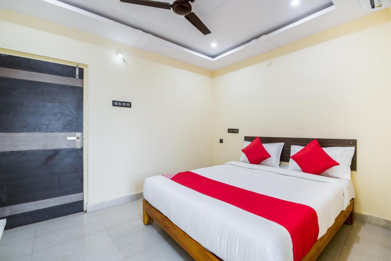 Oyo Mohan Residency Hotel Kurmannapalem Exterior photo
